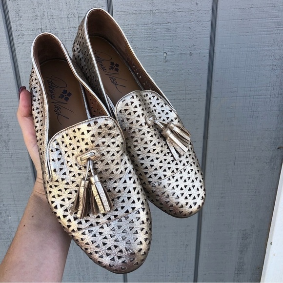 Patricia Nash Francesca Perforated Metallic Gold Tassel Detail Loafer 7.5 - Picture 2 of 8